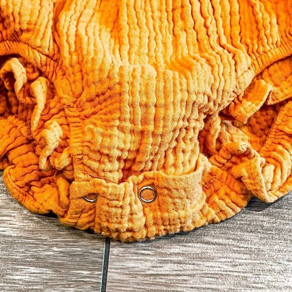 Olive + Scout Ruffle Muslin Romper in Gold Size 3-6M - Picture 2 of 4